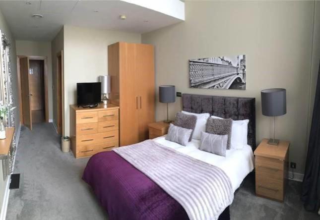 Quebecs Luxury Aparthotel Leeds  Exterior photo