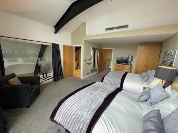 Quebecs Luxury Aparthotel Leeds  Exterior photo