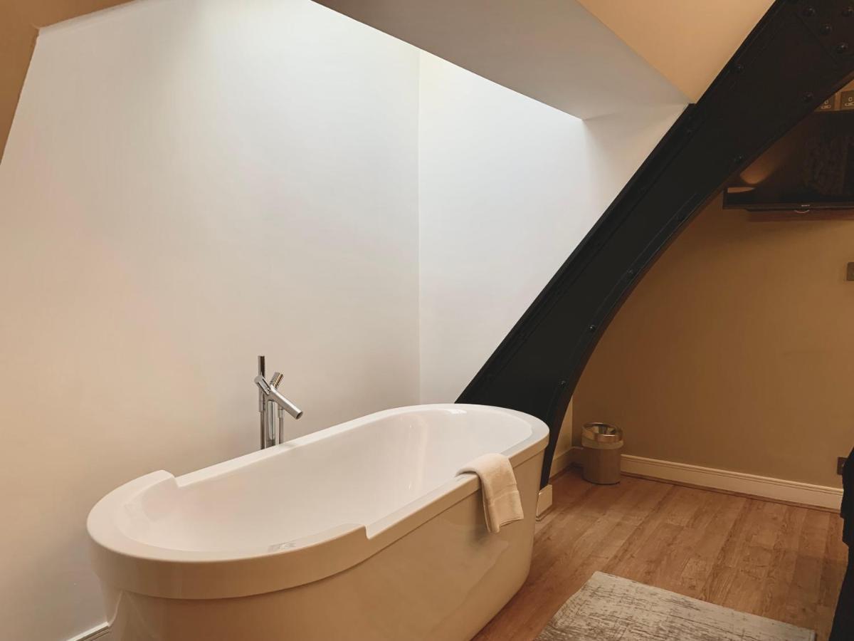 Quebecs Luxury Aparthotel Leeds  Exterior photo