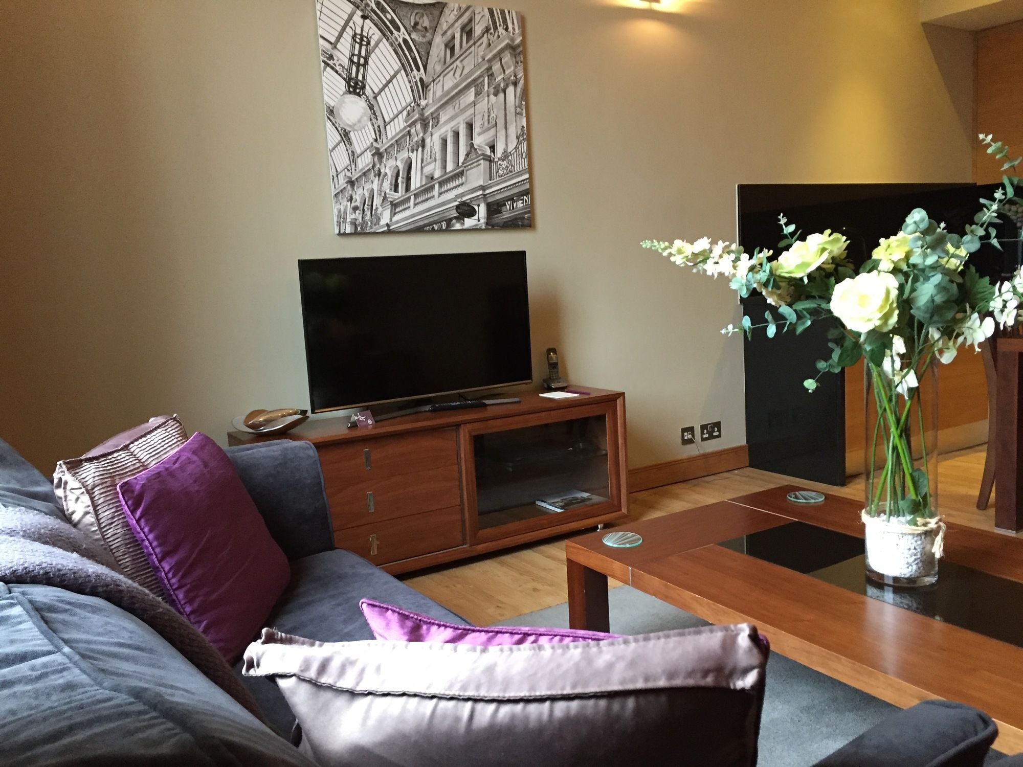 Quebecs Luxury Aparthotel Leeds  Exterior photo