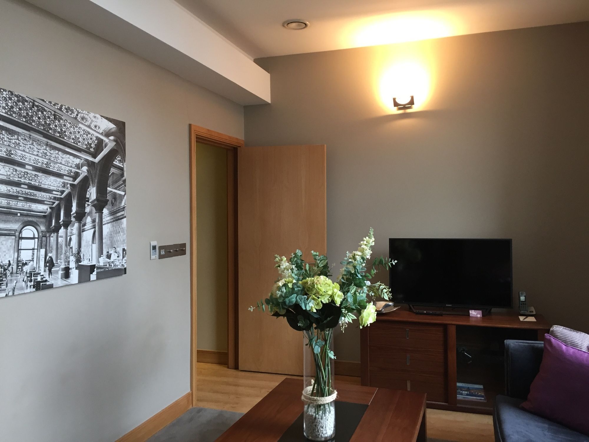 Quebecs Luxury Aparthotel Leeds  Exterior photo