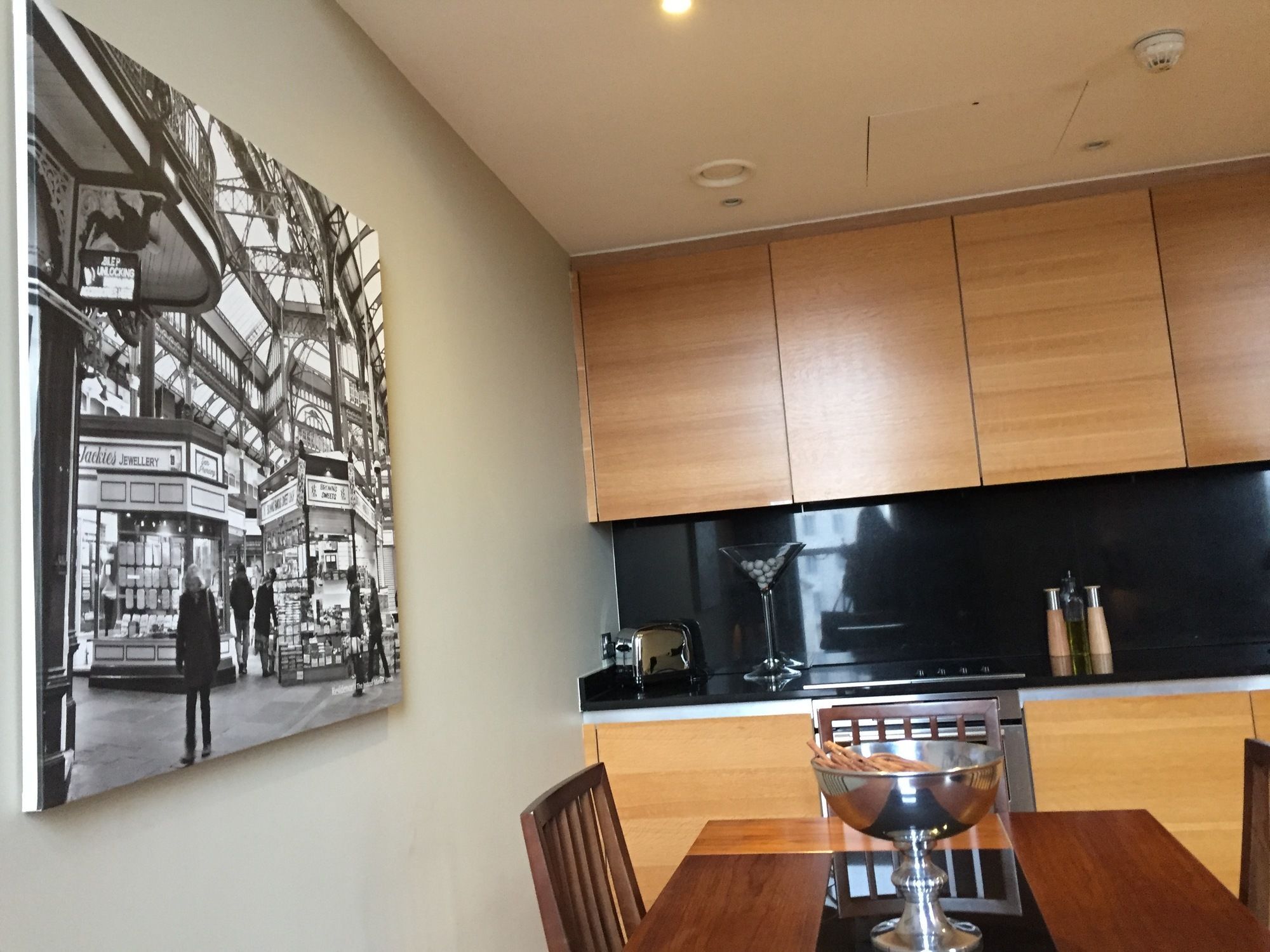 Quebecs Luxury Aparthotel Leeds  Exterior photo