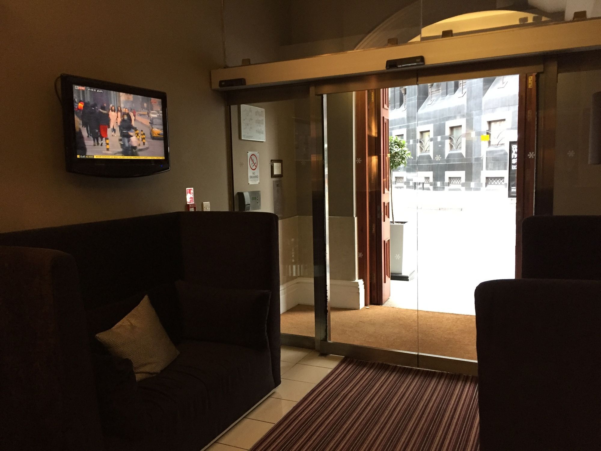 Quebecs Luxury Aparthotel Leeds  Exterior photo